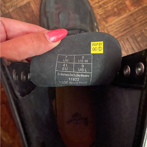 black dr. martens size 9! - Picture 3 of 3